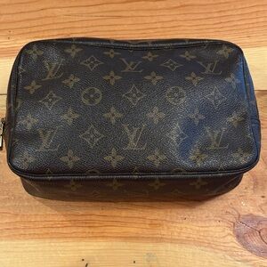 Louis Vuitton Monogram trousse 23